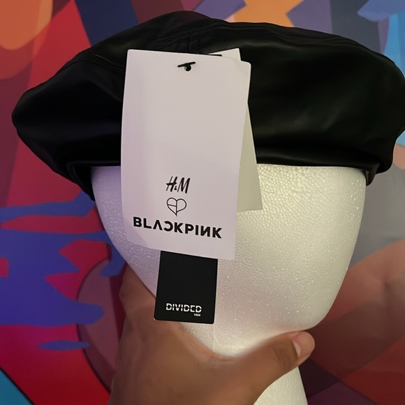 Blackpink x H&M Beret - Picture 2 of 4